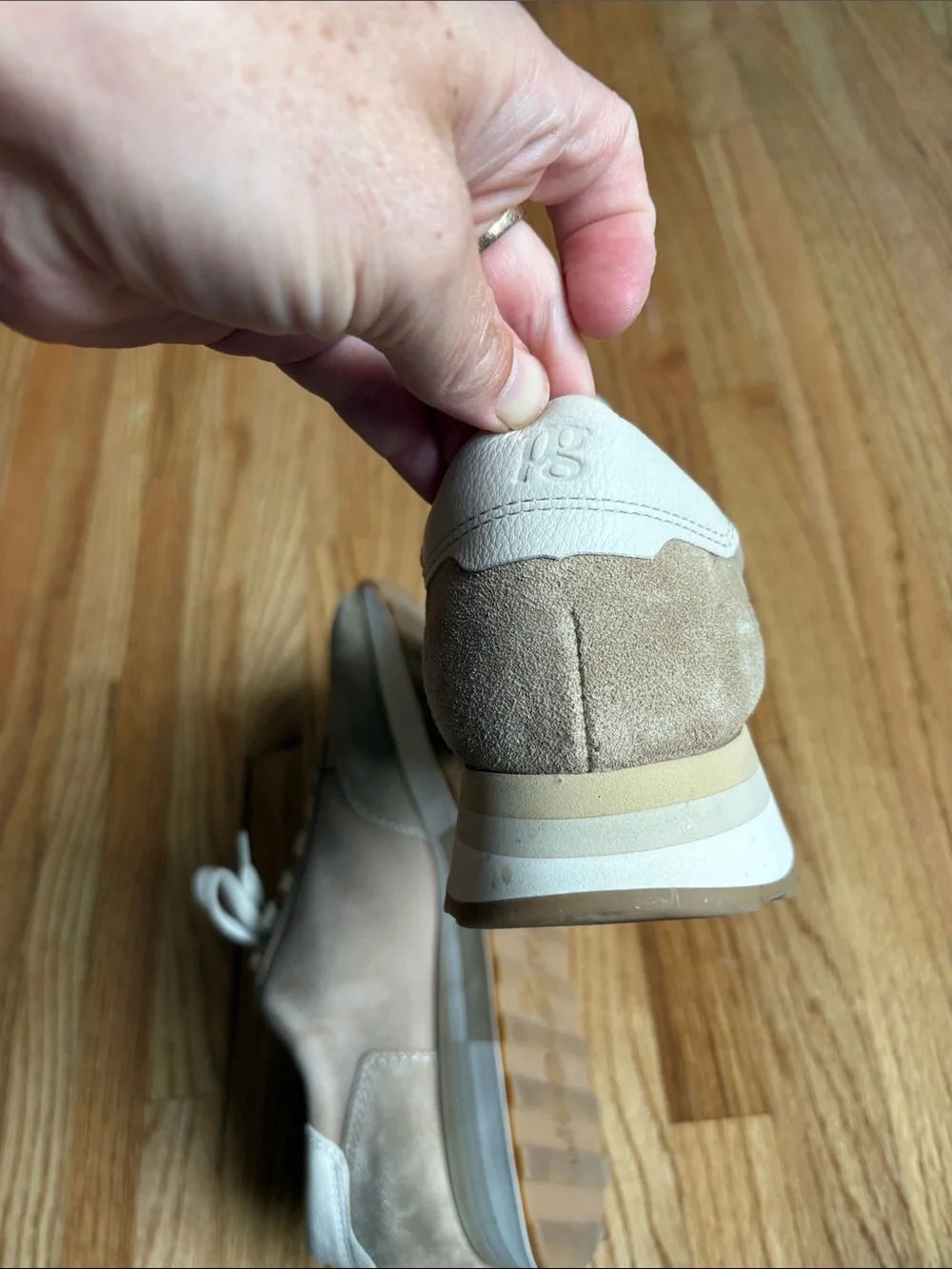 Paul Green size 8 like new Judy sneaker Neutral Beige Suede